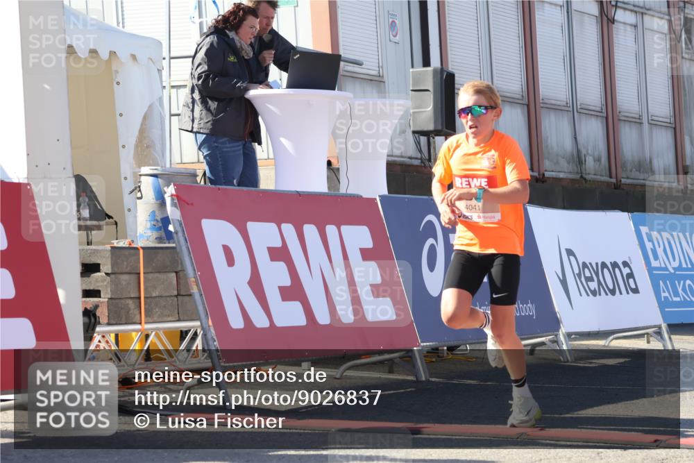 03.10.2025 - Köhlbrandbrückenlauf Luisa Fischer http://msf.ph/oto/9026837 03.10.2025 12:56:09 Ziel 4041, 4114, 4123, 6206, 6489, 6495, 6778 meine-sportfotos.de
