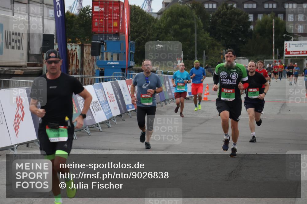 03.10.2025 - Köhlbrandbrückenlauf Julia Fischer http://msf.ph/oto/9026838 03.10.2025 16:02:05 Ziel 7204, 7299, 8988, 9145, 9192, 9324 meine-sportfotos.de