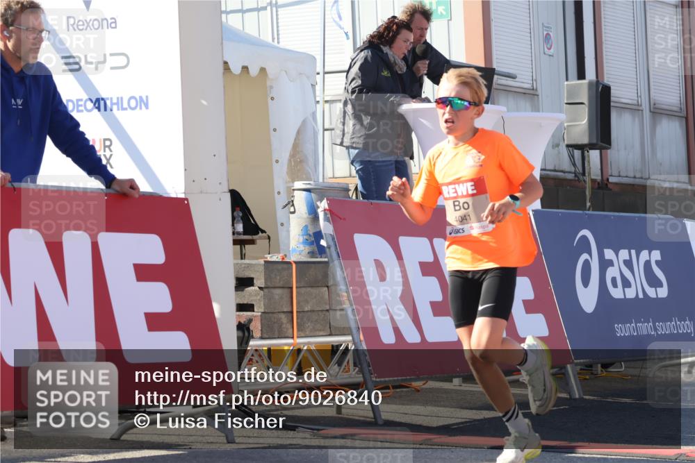 03.10.2025 - Köhlbrandbrückenlauf Luisa Fischer http://msf.ph/oto/9026840 03.10.2025 12:56:09 Ziel 4041, 4114, 4123, 6206, 6489, 6495, 6778 meine-sportfotos.de
