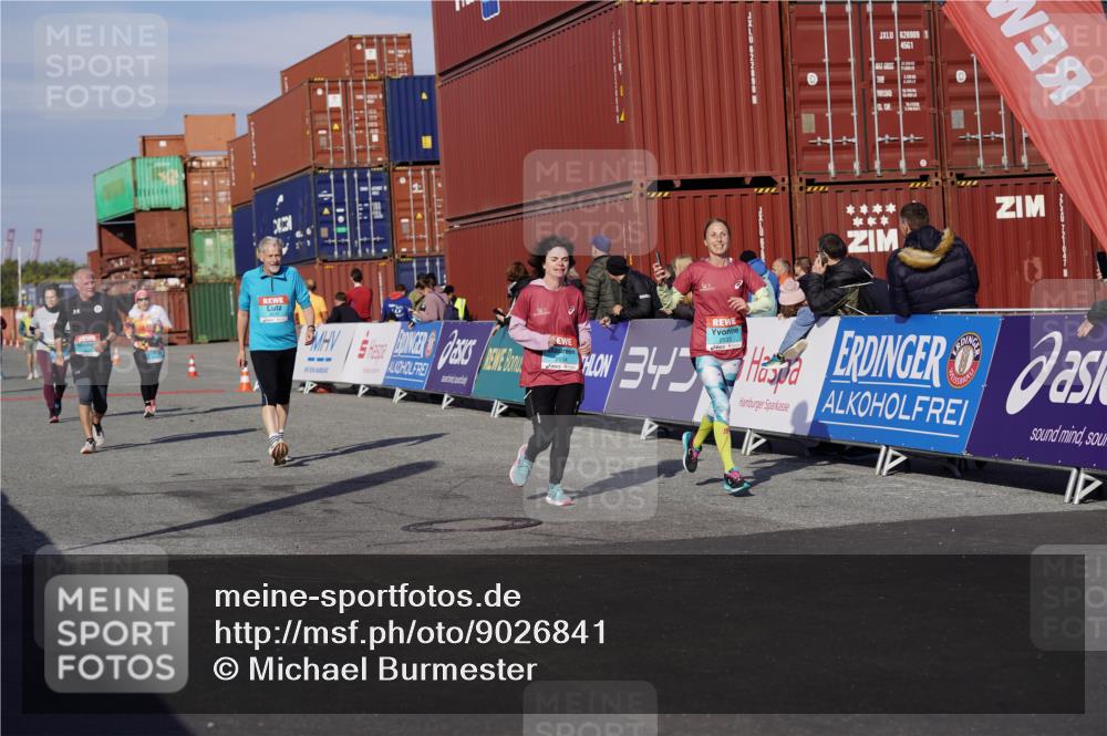 03.10.2025 - Köhlbrandbrückenlauf Michael Burmester http://msf.ph/oto/9026841 03.10.2025 10:30:29 Ziel 2037, 2063, 2342, 2343, 2386, 2441, 2533, 2554, 3129 meine-sportfotos.de