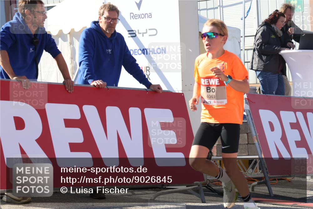 03.10.2025 - Köhlbrandbrückenlauf Luisa Fischer http://msf.ph/oto/9026845 03.10.2025 12:56:09 Ziel 4041, 4114, 4123, 6206, 6489, 6495, 6778 meine-sportfotos.de