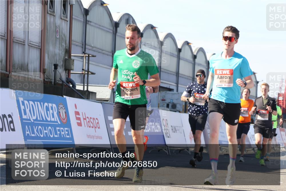 03.10.2025 - Köhlbrandbrückenlauf Luisa Fischer http://msf.ph/oto/9026850 03.10.2025 12:56:11 Ziel 4041, 4050, 4078, 4114, 4123, 5957, 6206, 6489, 6495, 6778 meine-sportfotos.de