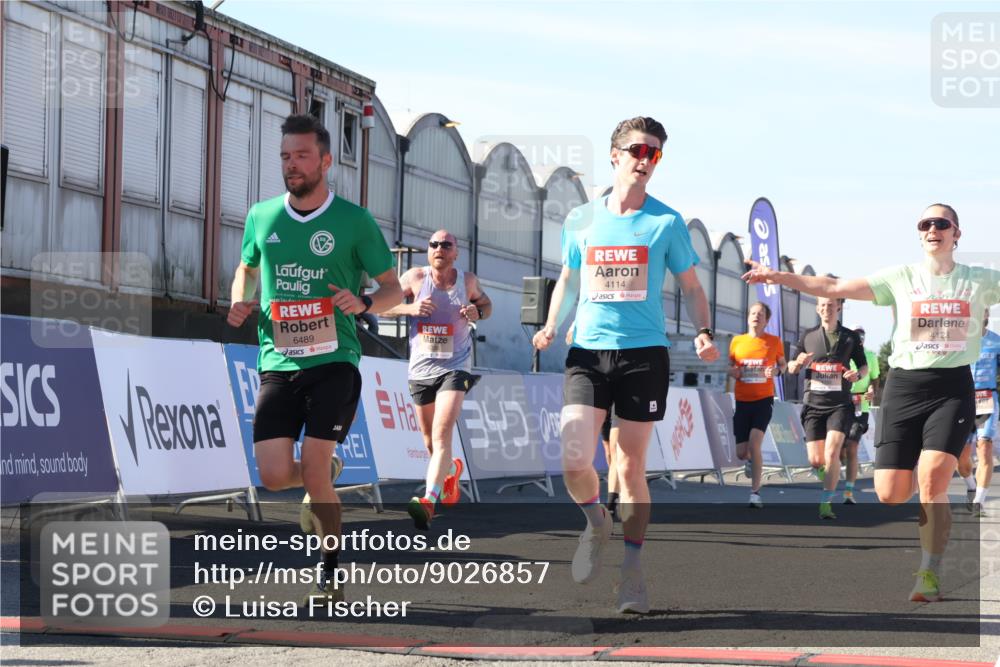 03.10.2025 - Köhlbrandbrückenlauf Luisa Fischer http://msf.ph/oto/9026857 03.10.2025 12:56:11 Ziel 4041, 4050, 4078, 4114, 4123, 5957, 6206, 6489, 6495, 6778 meine-sportfotos.de