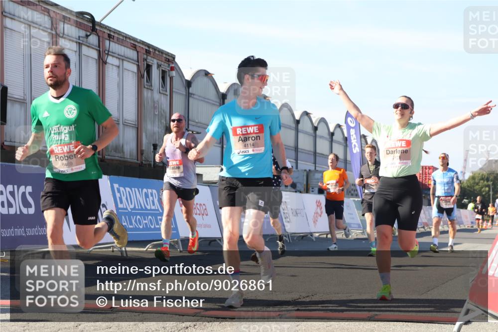 03.10.2025 - Köhlbrandbrückenlauf Luisa Fischer http://msf.ph/oto/9026861 03.10.2025 12:56:12 Ziel 4041, 4050, 4078, 4114, 4123, 5957, 6206, 6489, 6495, 6778 meine-sportfotos.de