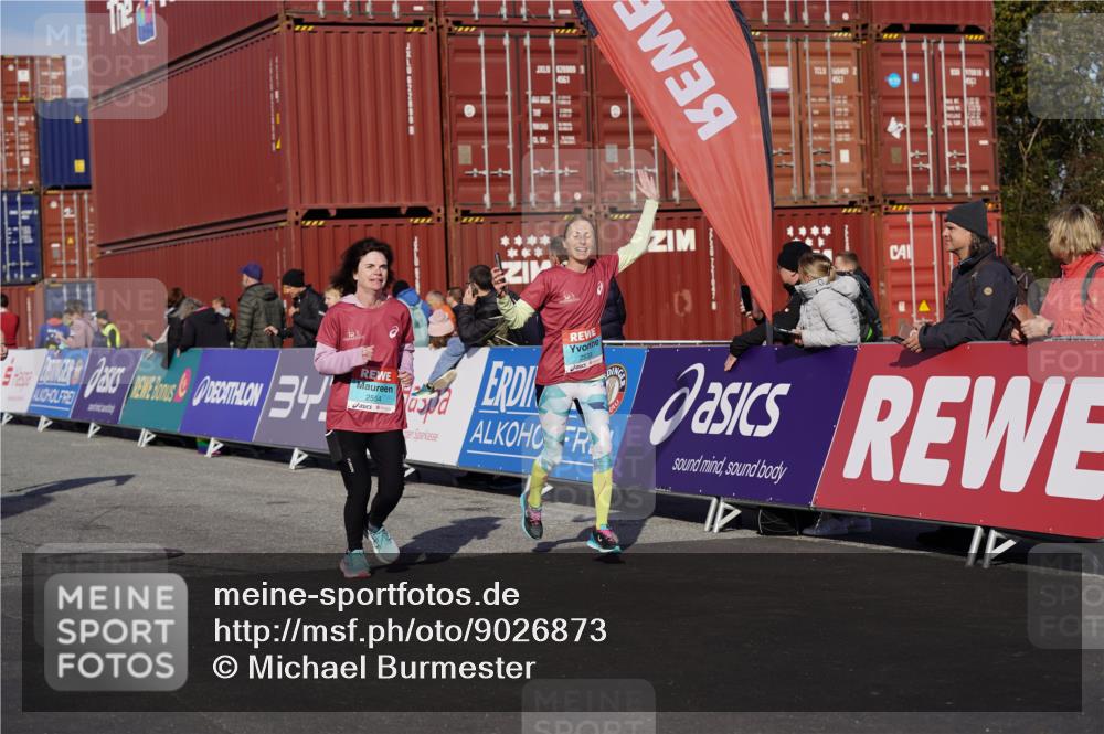 03.10.2025 - Köhlbrandbrückenlauf Michael Burmester http://msf.ph/oto/9026873 03.10.2025 10:30:30 Ziel 2037, 2063, 2342, 2343, 2386, 2441, 2533, 2554, 3129 meine-sportfotos.de