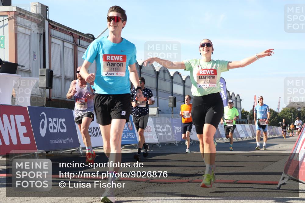 03.10.2025 - Köhlbrandbrückenlauf Luisa Fischer http://msf.ph/oto/9026876 03.10.2025 12:56:13 Ziel 4041, 4050, 4078, 4114, 4123, 5957, 6206, 6489, 6495 meine-sportfotos.de
