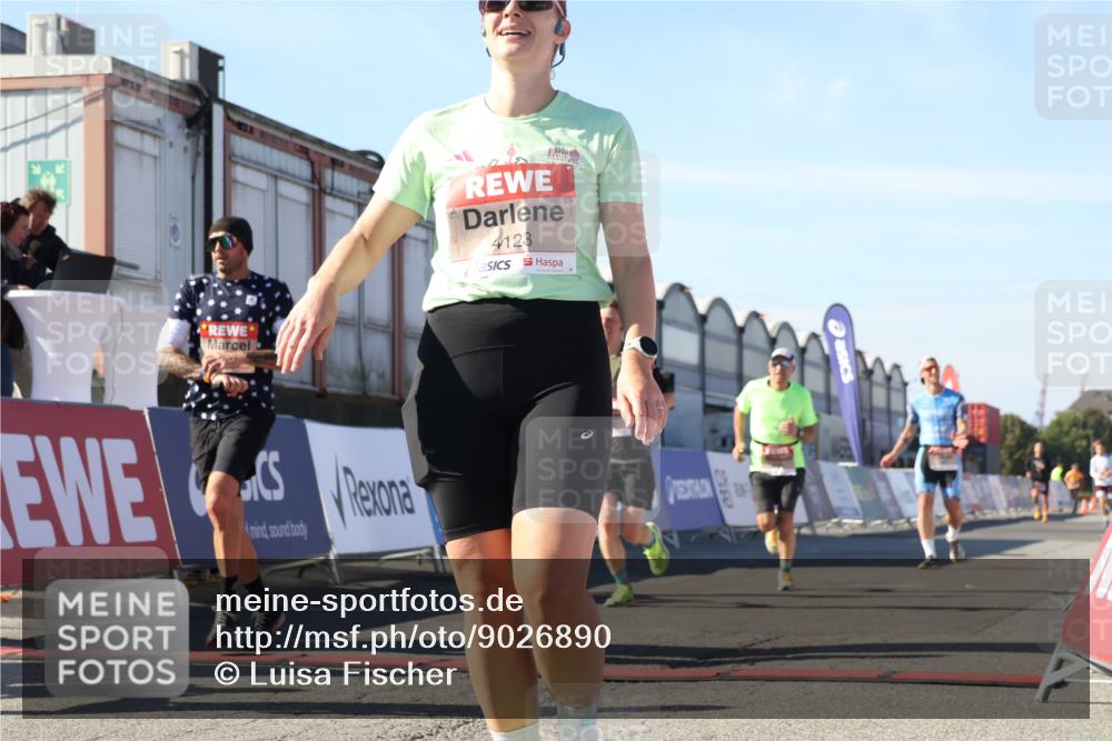 03.10.2025 - Köhlbrandbrückenlauf Luisa Fischer http://msf.ph/oto/9026890 03.10.2025 12:56:14 Ziel 4041, 4050, 4078, 4114, 4123, 5957, 6206, 6489, 6495 meine-sportfotos.de