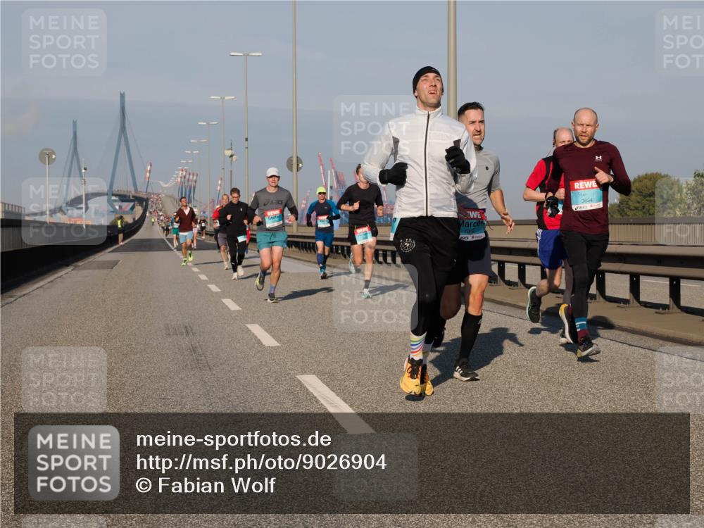 03.10.2025 - Köhlbrandbrückenlauf Fabian Wolf http://msf.ph/oto/9026904 03.10.2025 09:42:53 Position 3 10, 1069, 3834 meine-sportfotos.de