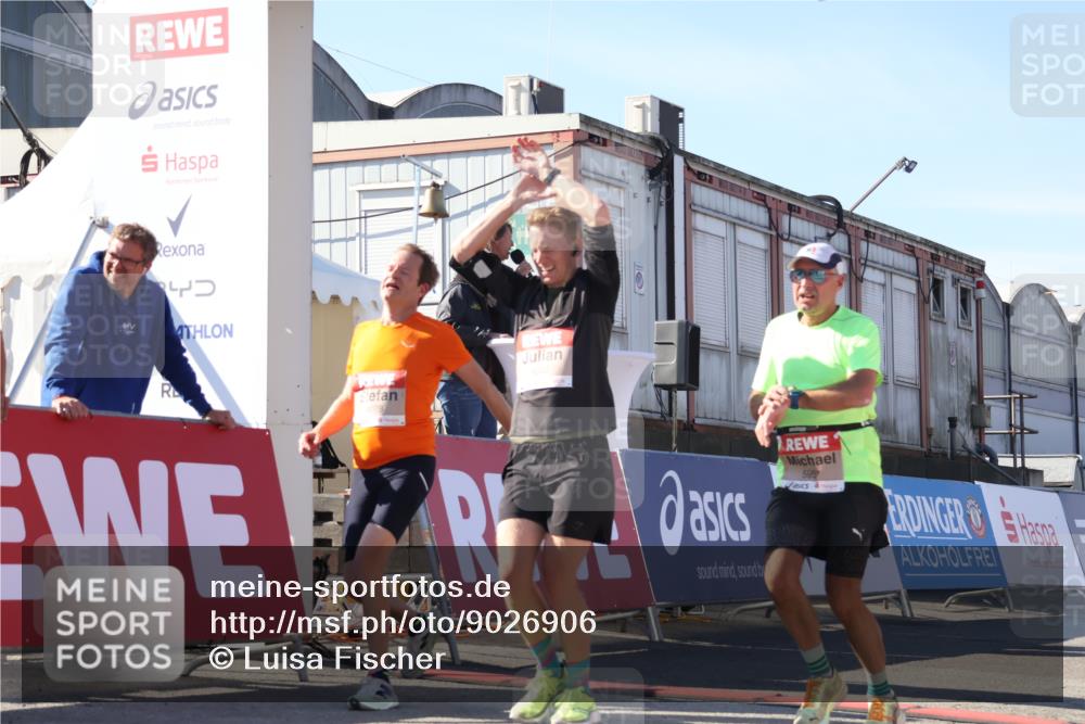 03.10.2025 - Köhlbrandbrückenlauf Luisa Fischer http://msf.ph/oto/9026906 03.10.2025 12:56:16 Ziel 4028, 4041, 4050, 4078, 4114, 4123, 5957, 6206, 6489, 6495 meine-sportfotos.de