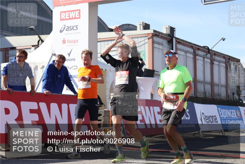 03.10.2025 - Köhlbrandbrückenlauf Luisa Fischer http://msf.ph/oto/9026908 03.10.2025 12:56:16 Ziel 4028, 4041, 4050, 4078, 4114, 4123, 5957, 6206, 6489, 6495 meine-sportfotos.de