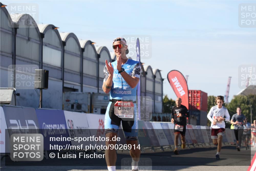 03.10.2025 - Köhlbrandbrückenlauf Luisa Fischer http://msf.ph/oto/9026914 03.10.2025 12:56:18 Ziel 4028, 4041, 4050, 4078, 4114, 4123, 4166, 5957, 6206, 6489, 6495 meine-sportfotos.de