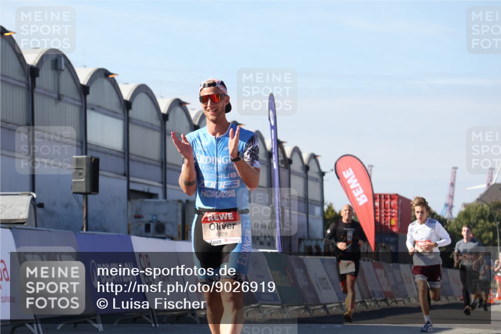 03.10.2025 - Köhlbrandbrückenlauf Luisa Fischer http://msf.ph/oto/9026919 03.10.2025 12:56:18 Ziel 4028, 4041, 4050, 4078, 4114, 4123, 4166, 5957, 6206, 6489, 6495 meine-sportfotos.de