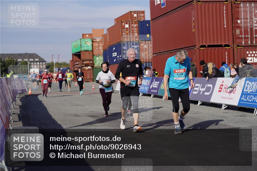 03.10.2025 - Köhlbrandbrückenlauf Michael Burmester http://msf.ph/oto/9026943 03.10.2025 10:30:33 Ziel 2037, 2063, 2441, 2533, 2554, 2725, 3129, 3701 meine-sportfotos.de