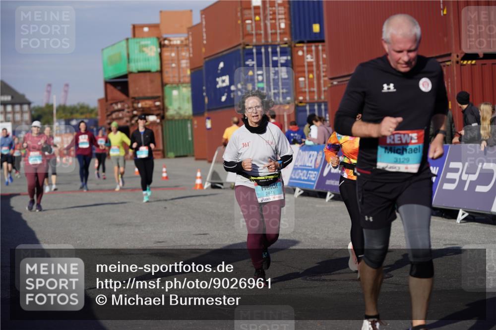 03.10.2025 - Köhlbrandbrückenlauf Michael Burmester http://msf.ph/oto/9026961 03.10.2025 10:30:35 Ziel 2063, 2441, 2725, 3129, 3701 meine-sportfotos.de
