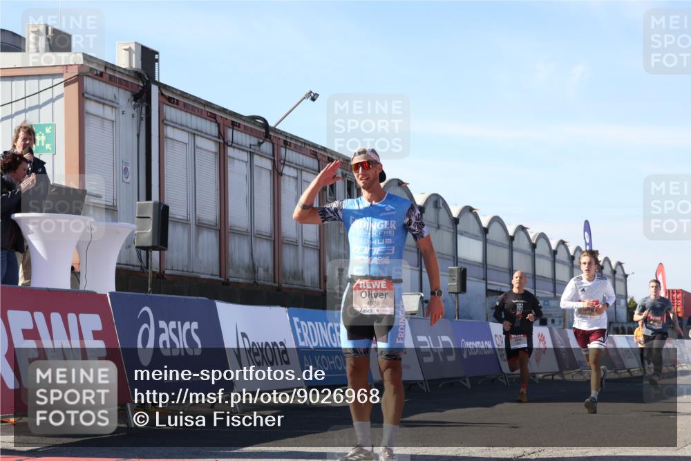 03.10.2025 - Köhlbrandbrückenlauf Luisa Fischer http://msf.ph/oto/9026968 03.10.2025 12:56:22 Ziel 4028, 4050, 4078, 4114, 4123, 4166, 4231, 5957, 6206, 6266, 6489, 6495 meine-sportfotos.de