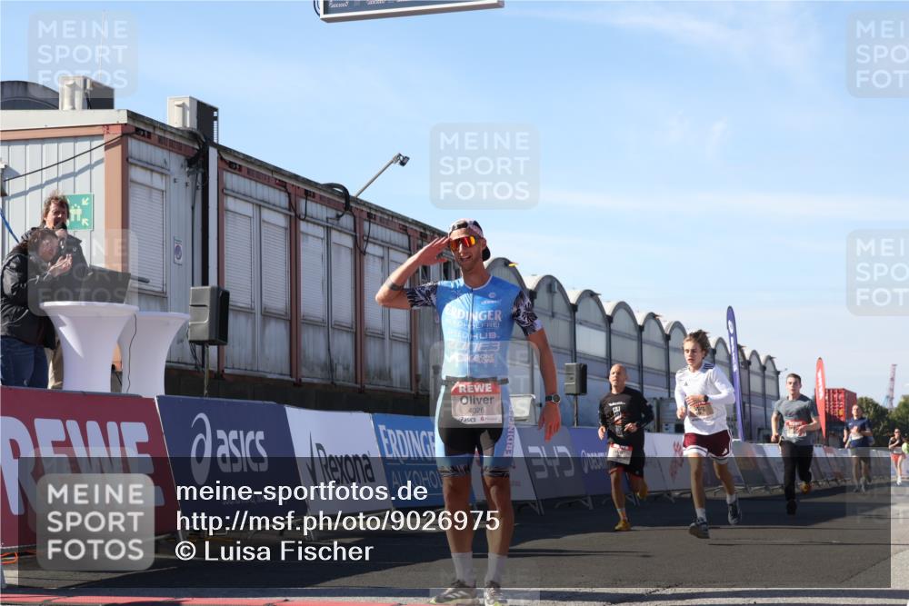 03.10.2025 - Köhlbrandbrückenlauf Luisa Fischer http://msf.ph/oto/9026975 03.10.2025 12:56:22 Ziel 4028, 4050, 4078, 4114, 4123, 4166, 4231, 5957, 6206, 6266, 6489, 6495 meine-sportfotos.de