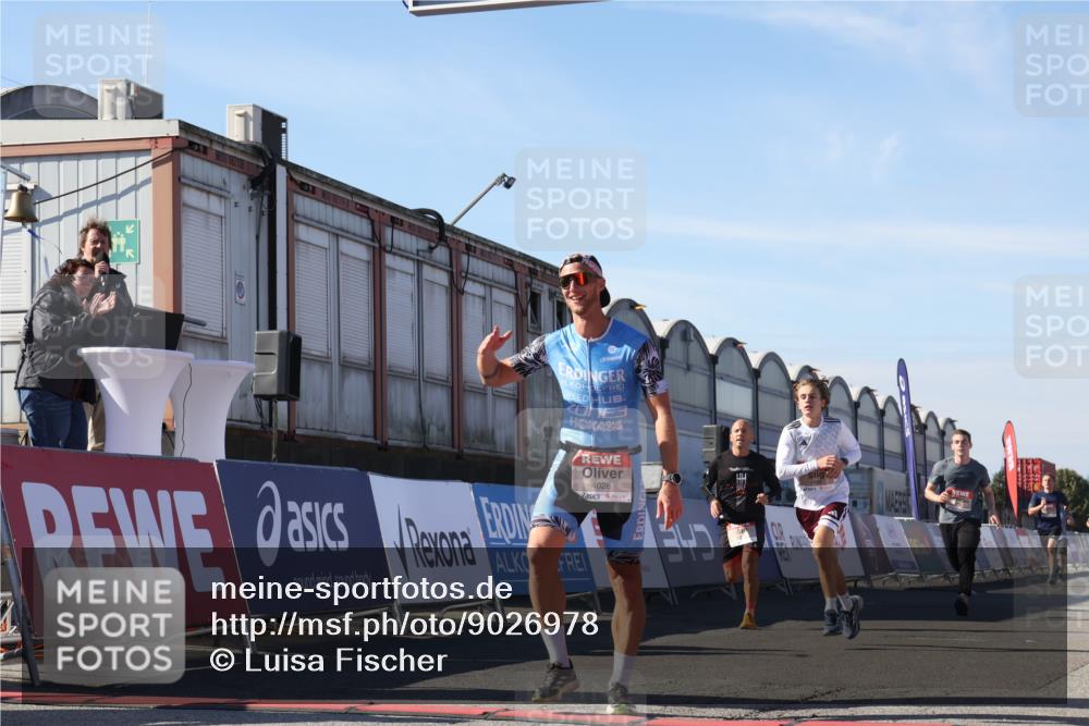 03.10.2025 - Köhlbrandbrückenlauf Luisa Fischer http://msf.ph/oto/9026978 03.10.2025 12:56:22 Ziel 4028, 4050, 4078, 4114, 4123, 4166, 4231, 5957, 6206, 6266, 6489, 6495 meine-sportfotos.de