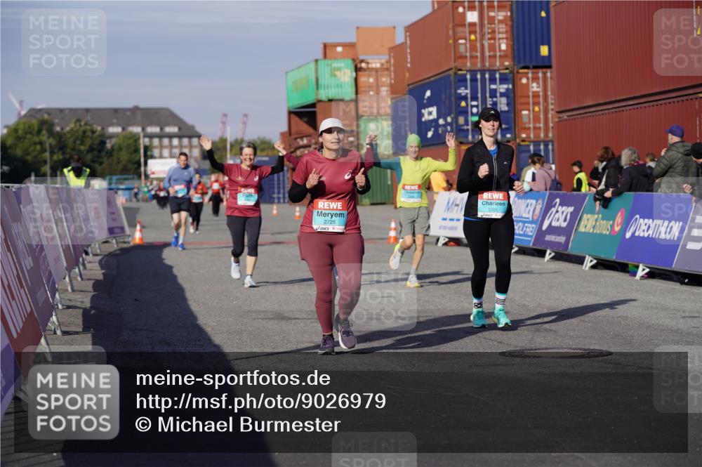 03.10.2025 - Köhlbrandbrückenlauf Michael Burmester http://msf.ph/oto/9026979 03.10.2025 10:30:40 Ziel 1096, 1097, 1098, 2725, 2846, 3701 meine-sportfotos.de