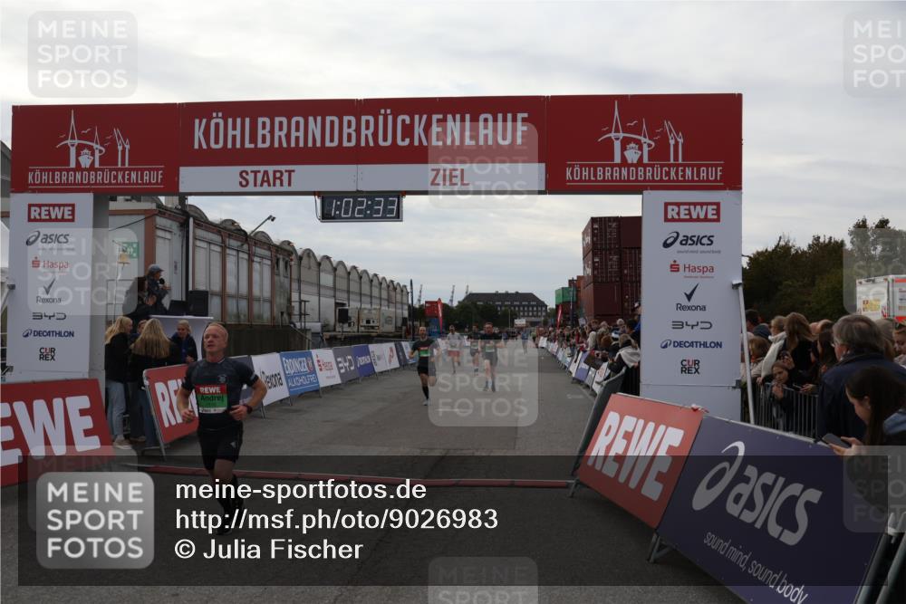 03.10.2025 - Köhlbrandbrückenlauf Julia Fischer http://msf.ph/oto/9026983 03.10.2025 16:02:34 Ziel 7110, 7111, 7219, 7280, 7411, 8784, 8786, 9409 meine-sportfotos.de