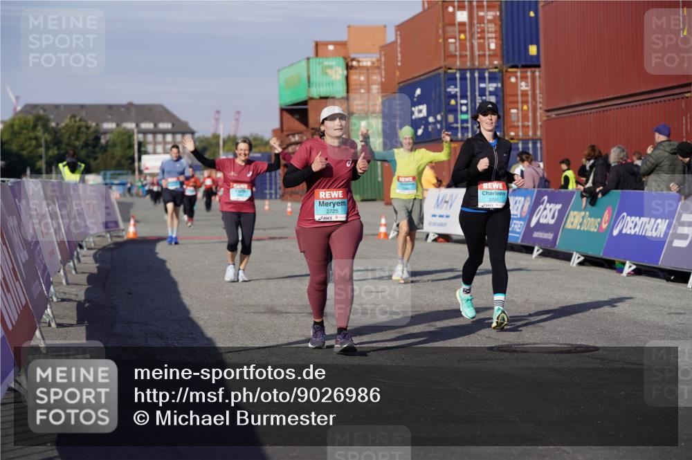 03.10.2025 - Köhlbrandbrückenlauf Michael Burmester http://msf.ph/oto/9026986 03.10.2025 10:30:40 Ziel 1096, 1097, 1098, 2725, 2846, 3701 meine-sportfotos.de