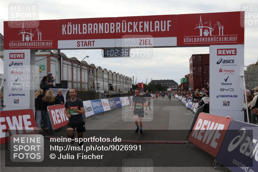 03.10.2025 - Köhlbrandbrückenlauf Julia Fischer http://msf.ph/oto/9026991 03.10.2025 16:02:36 Ziel 7110, 7111, 7219, 7280, 7411, 8784, 8786 meine-sportfotos.de