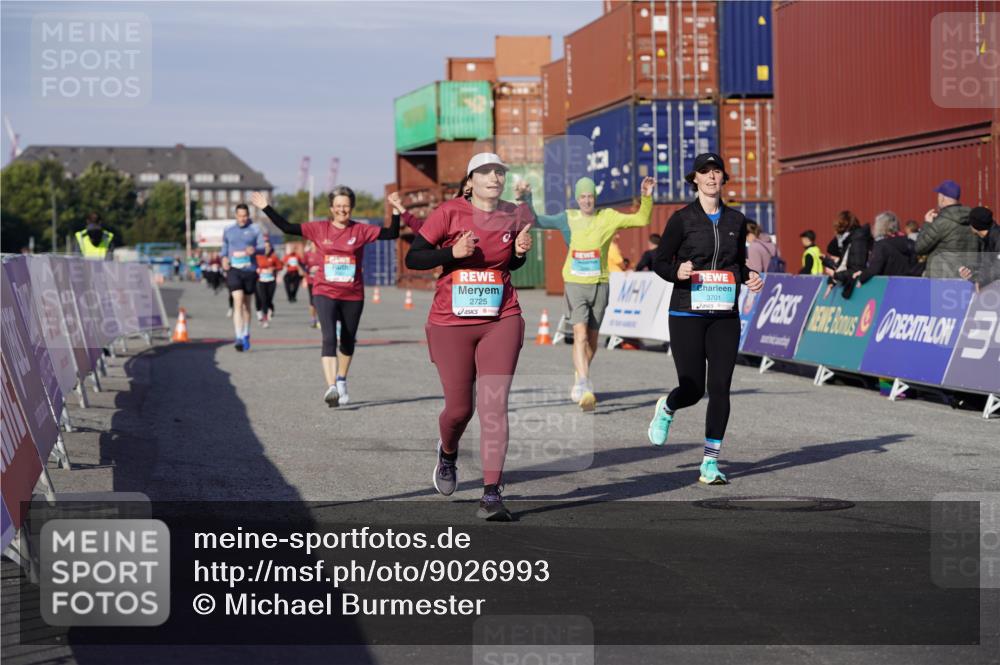 03.10.2025 - Köhlbrandbrückenlauf Michael Burmester http://msf.ph/oto/9026993 03.10.2025 10:30:40 Ziel 1096, 1097, 1098, 2725, 2846, 3701 meine-sportfotos.de