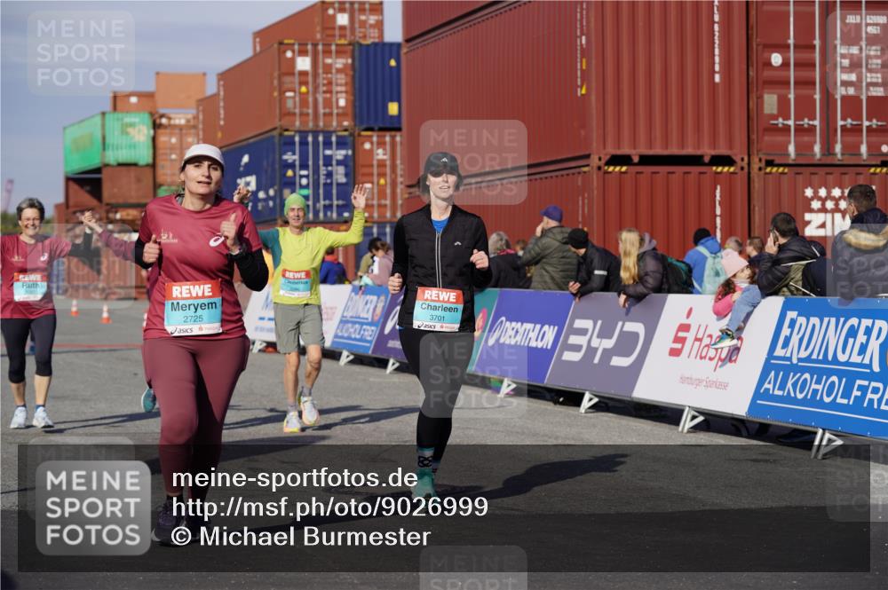 03.10.2025 - Köhlbrandbrückenlauf Michael Burmester http://msf.ph/oto/9026999 03.10.2025 10:30:41 Ziel 1096, 1097, 1098, 2388, 2536, 2725, 2846, 3701 meine-sportfotos.de