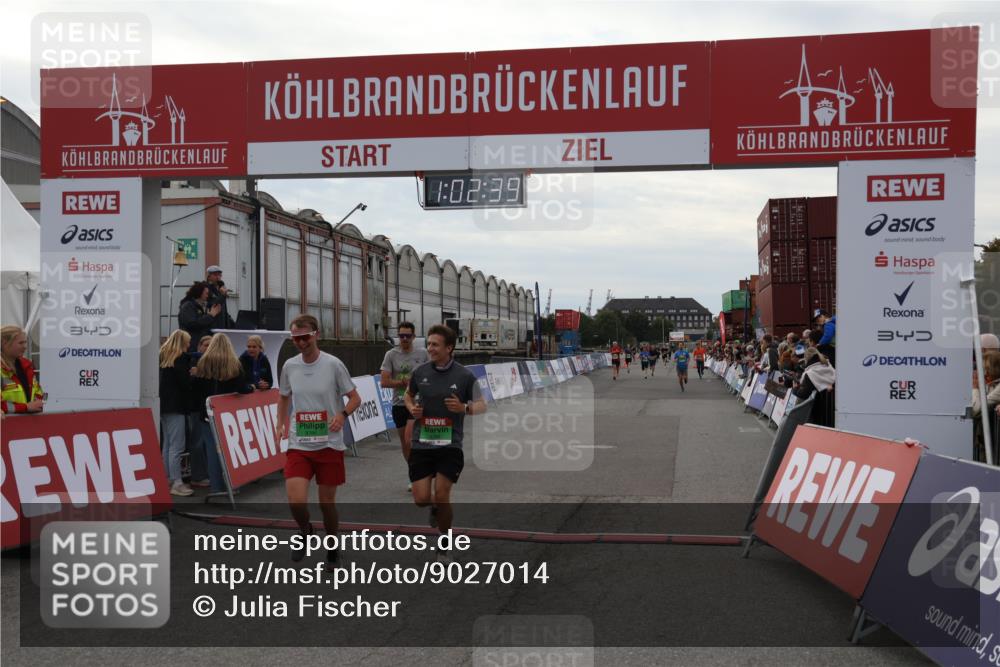 03.10.2025 - Köhlbrandbrückenlauf Julia Fischer http://msf.ph/oto/9027014 03.10.2025 16:02:40 Ziel 7110, 7111, 7219, 7280, 7411, 8784, 8786 meine-sportfotos.de