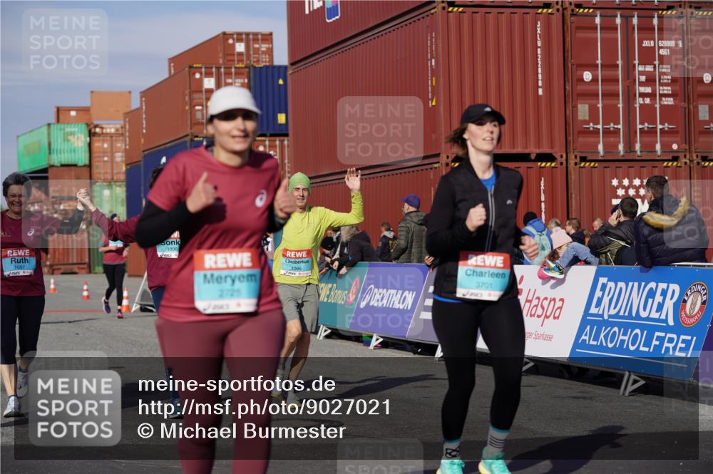 03.10.2025 - Köhlbrandbrückenlauf Michael Burmester http://msf.ph/oto/9027021 03.10.2025 10:30:42 Ziel 1096, 1097, 1098, 2388, 2536, 2725, 2846, 3701 meine-sportfotos.de