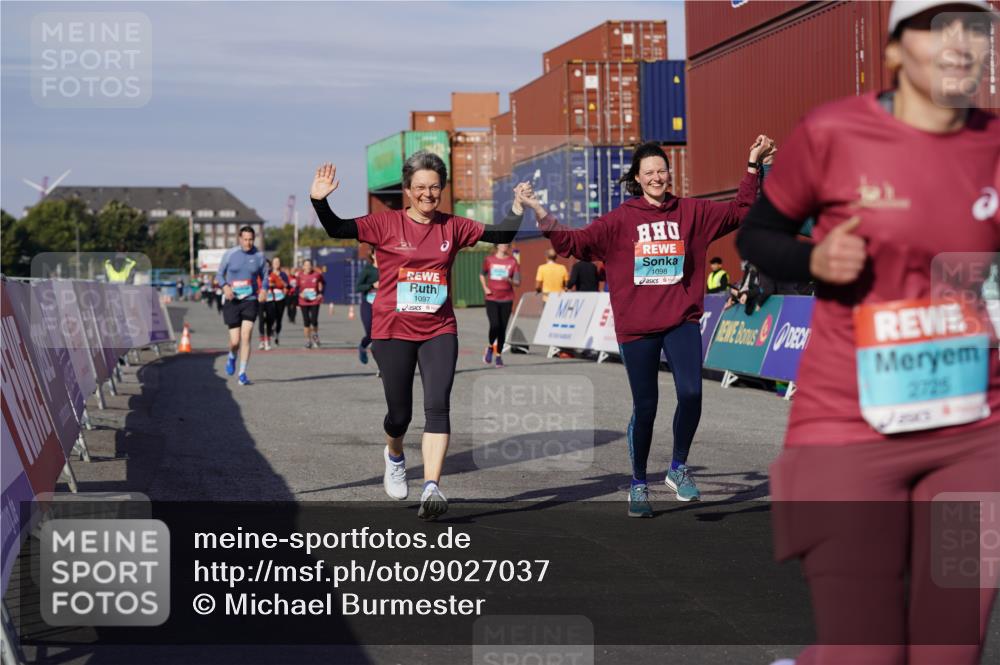 03.10.2025 - Köhlbrandbrückenlauf Michael Burmester http://msf.ph/oto/9027037 03.10.2025 10:30:43 Ziel 1096, 1097, 1098, 2388, 2536, 2725, 2846, 3701 meine-sportfotos.de