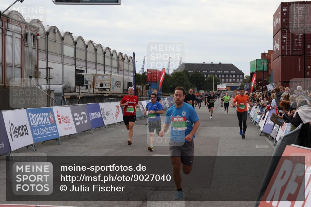 03.10.2025 - Köhlbrandbrückenlauf Julia Fischer http://msf.ph/oto/9027040 03.10.2025 16:02:47 Ziel 7099, 7102, 7180, 7277, 7411, 8048, 8784, 8786, 9511, 9595, 9670 meine-sportfotos.de