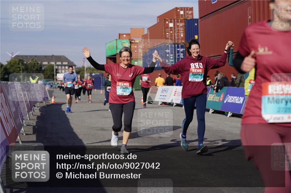 03.10.2025 - Köhlbrandbrückenlauf Michael Burmester http://msf.ph/oto/9027042 03.10.2025 10:30:43 Ziel 1096, 1097, 1098, 2388, 2536, 2725, 2846, 3701 meine-sportfotos.de