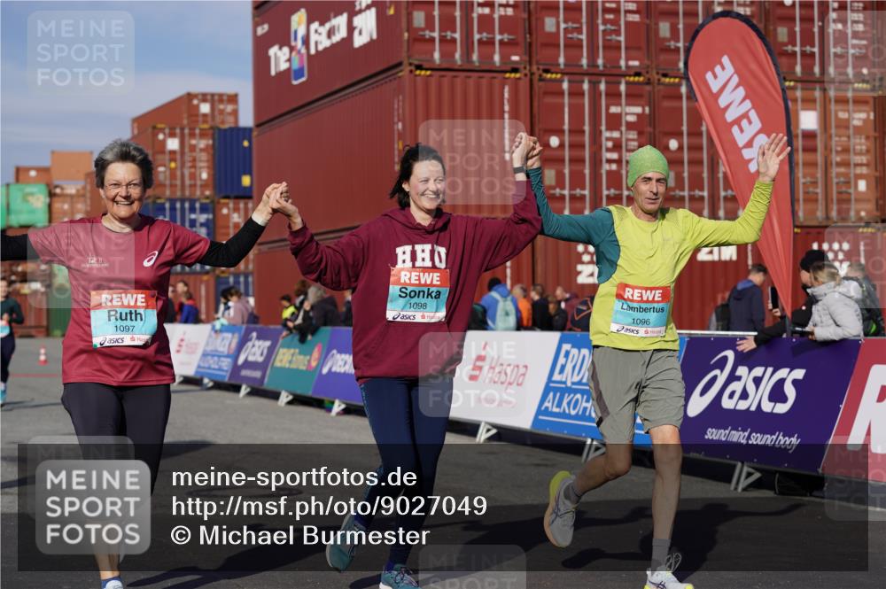 03.10.2025 - Köhlbrandbrückenlauf Michael Burmester http://msf.ph/oto/9027049 03.10.2025 10:30:44 Ziel 1096, 1097, 1098, 2388, 2536, 2725, 2846, 3701 meine-sportfotos.de
