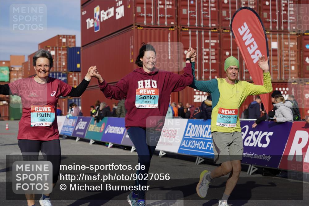 03.10.2025 - Köhlbrandbrückenlauf Michael Burmester http://msf.ph/oto/9027056 03.10.2025 10:30:44 Ziel 1096, 1097, 1098, 2388, 2536, 2725, 2846, 3701 meine-sportfotos.de