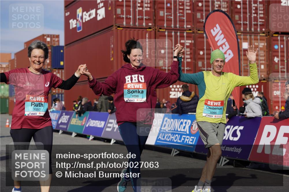 03.10.2025 - Köhlbrandbrückenlauf Michael Burmester http://msf.ph/oto/9027063 03.10.2025 10:30:44 Ziel 1096, 1097, 1098, 2388, 2536, 2725, 2846, 3701 meine-sportfotos.de