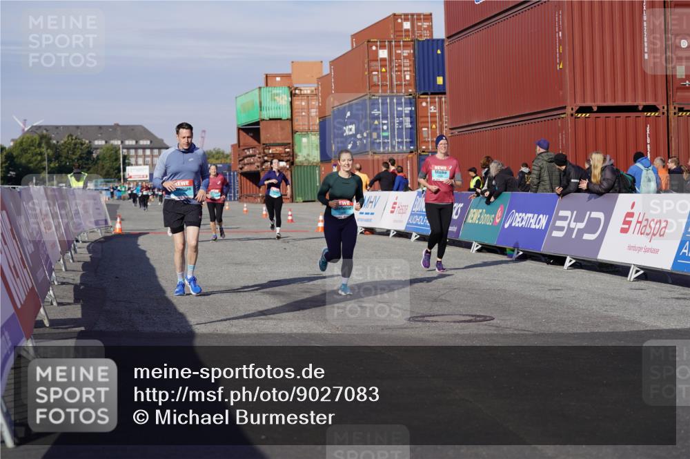 03.10.2025 - Köhlbrandbrückenlauf Michael Burmester http://msf.ph/oto/9027083 03.10.2025 10:30:46 Ziel 1096, 1097, 1098, 2252, 2388, 2536, 2846, 3478, 3479 meine-sportfotos.de