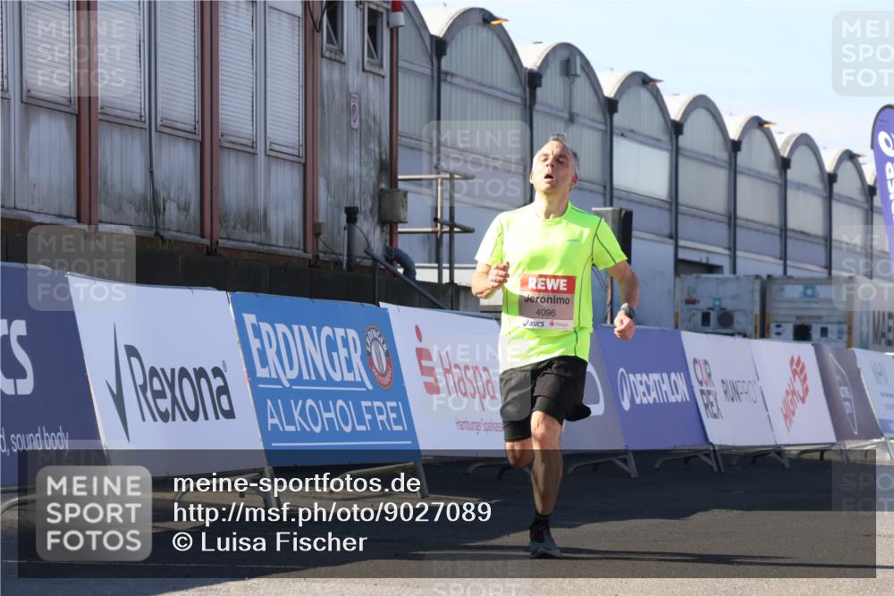 03.10.2025 - Köhlbrandbrückenlauf Luisa Fischer http://msf.ph/oto/9027089 03.10.2025 12:56:36 Ziel 4054, 4096, 4170, 4478, 5091, 6408, 6769 meine-sportfotos.de