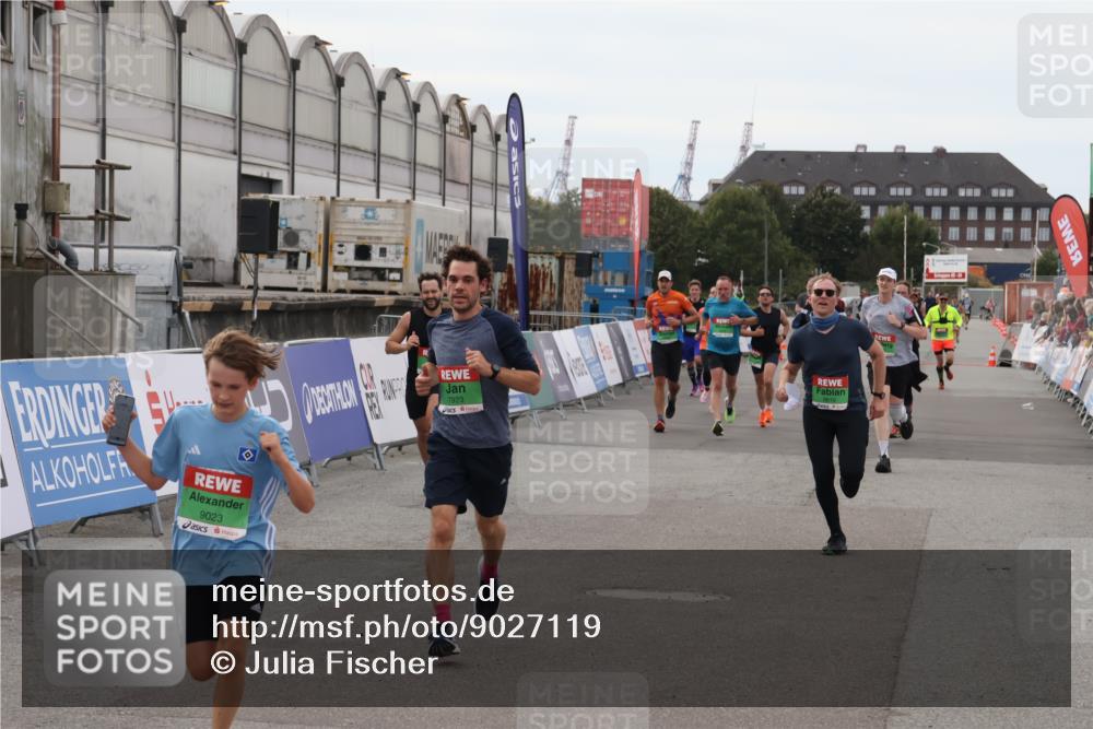 03.10.2025 - Köhlbrandbrückenlauf Julia Fischer http://msf.ph/oto/9027119 03.10.2025 16:03:01 Ziel 7099, 7125, 7180, 7277, 7278, 7386, 7673, 7923, 8048, 9023, 9294, 9511, 9619 meine-sportfotos.de