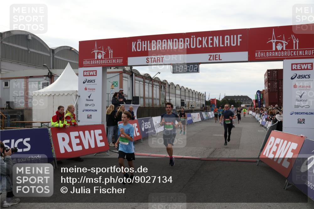 03.10.2025 - Köhlbrandbrückenlauf Julia Fischer http://msf.ph/oto/9027134 03.10.2025 16:03:02 Ziel 7099, 7125, 7277, 7278, 7386, 7673, 7923, 9023, 9294, 9511, 9569, 9570, 9619 meine-sportfotos.de
