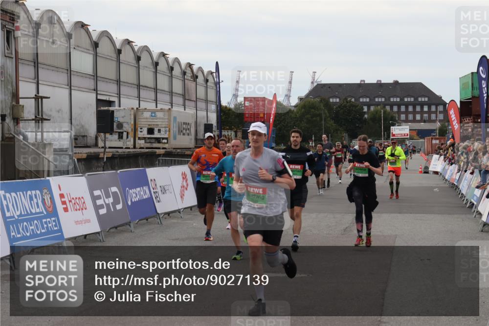 03.10.2025 - Köhlbrandbrückenlauf Julia Fischer http://msf.ph/oto/9027139 03.10.2025 16:03:05 Ziel 7125, 7265, 7278, 7290, 7300, 7386, 7673, 7923, 8994, 9023, 9294, 9569, 9570, 9619 meine-sportfotos.de