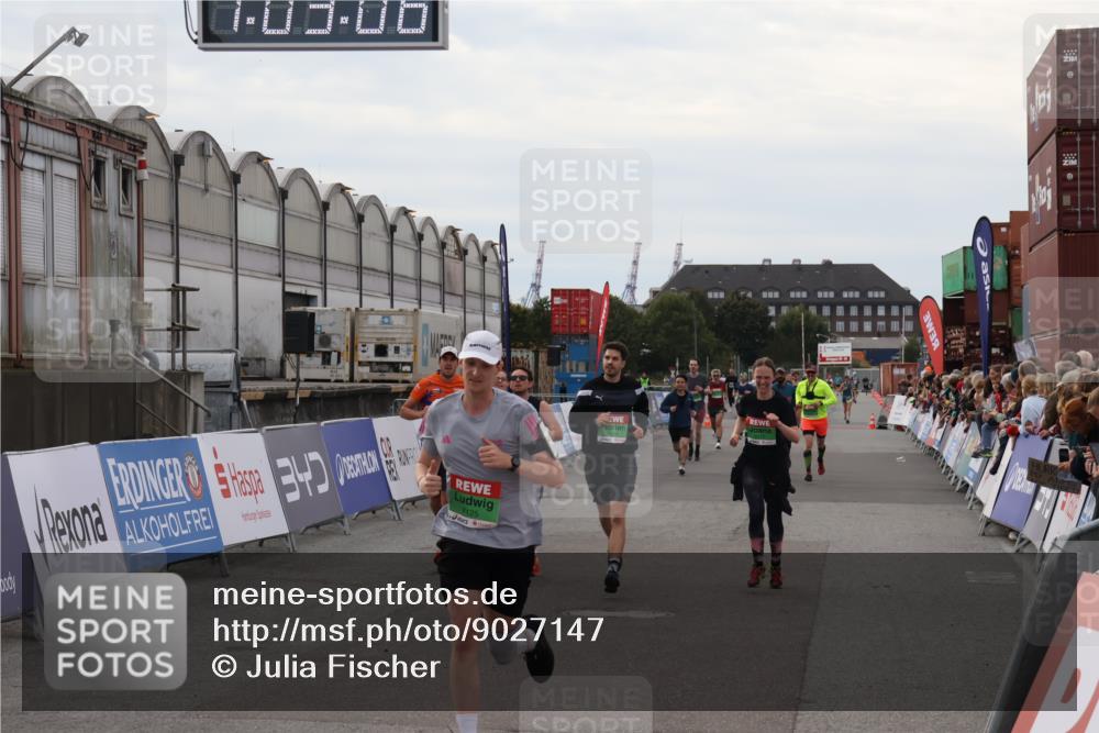 03.10.2025 - Köhlbrandbrückenlauf Julia Fischer http://msf.ph/oto/9027147 03.10.2025 16:03:06 Ziel 7125, 7231, 7265, 7278, 7290, 7300, 7386, 7673, 7923, 8994, 9023, 9294, 9569, 9570, 9619 meine-sportfotos.de