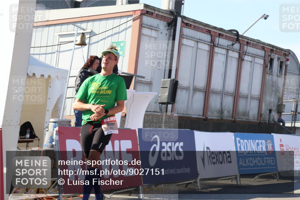03.10.2025 - Köhlbrandbrückenlauf Luisa Fischer http://msf.ph/oto/9027151 03.10.2025 12:56:48 Ziel 4115, 4491, 5091, 5962 meine-sportfotos.de