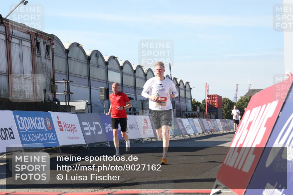 03.10.2025 - Köhlbrandbrückenlauf Luisa Fischer http://msf.ph/oto/9027162 03.10.2025 12:56:48 Ziel 4115, 4491, 5091, 5962 meine-sportfotos.de