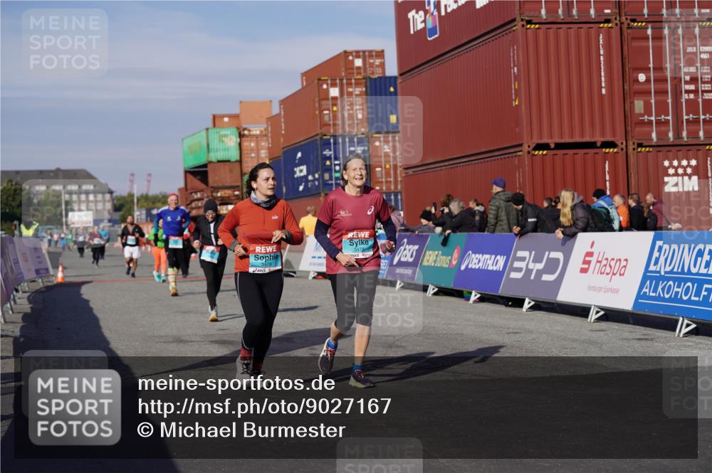 03.10.2025 - Köhlbrandbrückenlauf Michael Burmester http://msf.ph/oto/9027167 03.10.2025 10:30:54 Ziel 2252, 2900, 3478, 3479, 3510 meine-sportfotos.de