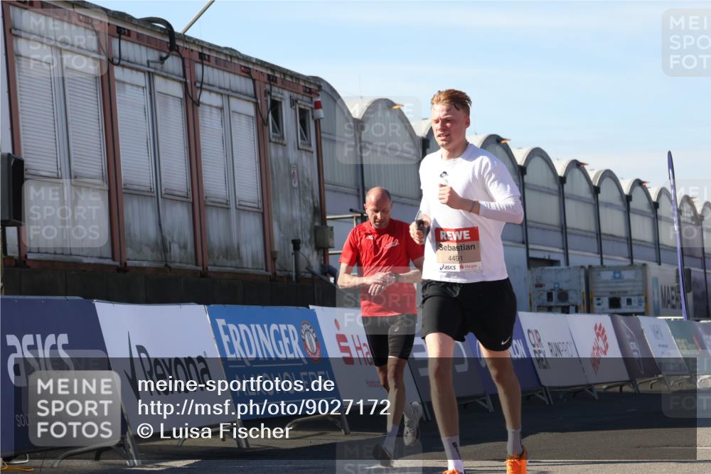 03.10.2025 - Köhlbrandbrückenlauf Luisa Fischer http://msf.ph/oto/9027172 03.10.2025 12:56:49 Ziel 4115, 4491, 5091, 5962 meine-sportfotos.de