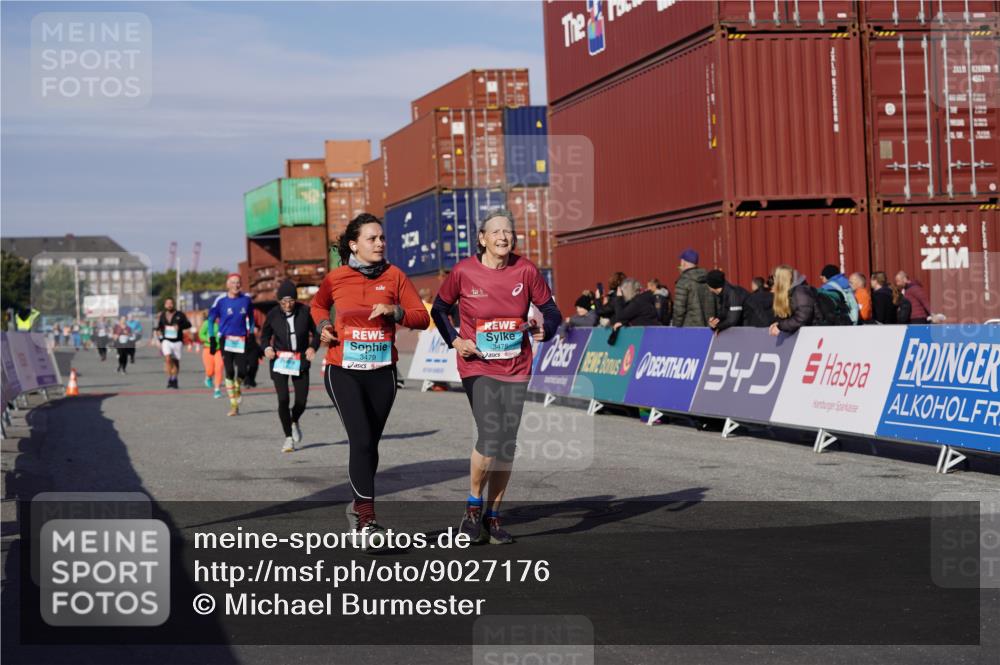 03.10.2025 - Köhlbrandbrückenlauf Michael Burmester http://msf.ph/oto/9027176 03.10.2025 10:30:54 Ziel 2252, 2900, 3478, 3479, 3510 meine-sportfotos.de