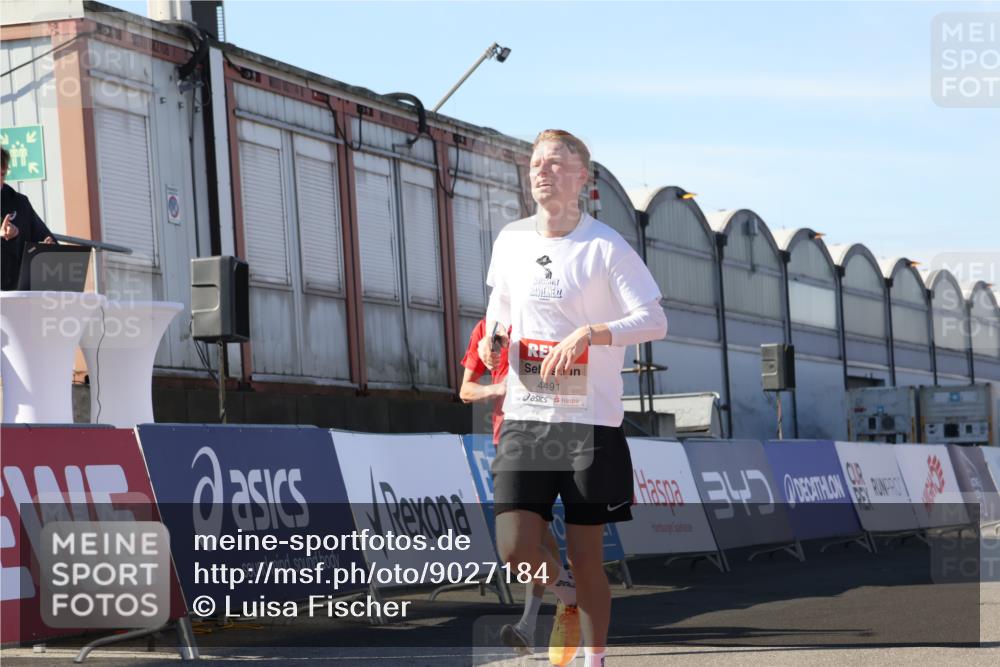 03.10.2025 - Köhlbrandbrückenlauf Luisa Fischer http://msf.ph/oto/9027184 03.10.2025 12:56:50 Ziel 4115, 4491, 5091, 5962 meine-sportfotos.de