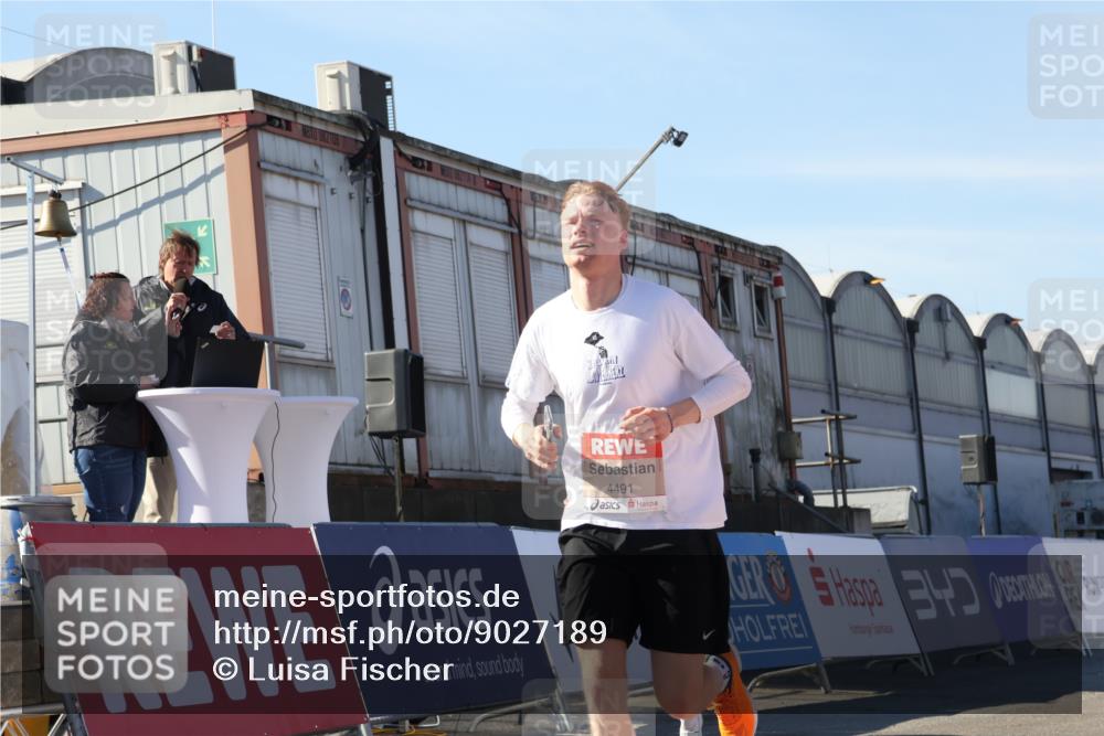 03.10.2025 - Köhlbrandbrückenlauf Luisa Fischer http://msf.ph/oto/9027189 03.10.2025 12:56:50 Ziel 4115, 4491, 5091, 5962 meine-sportfotos.de