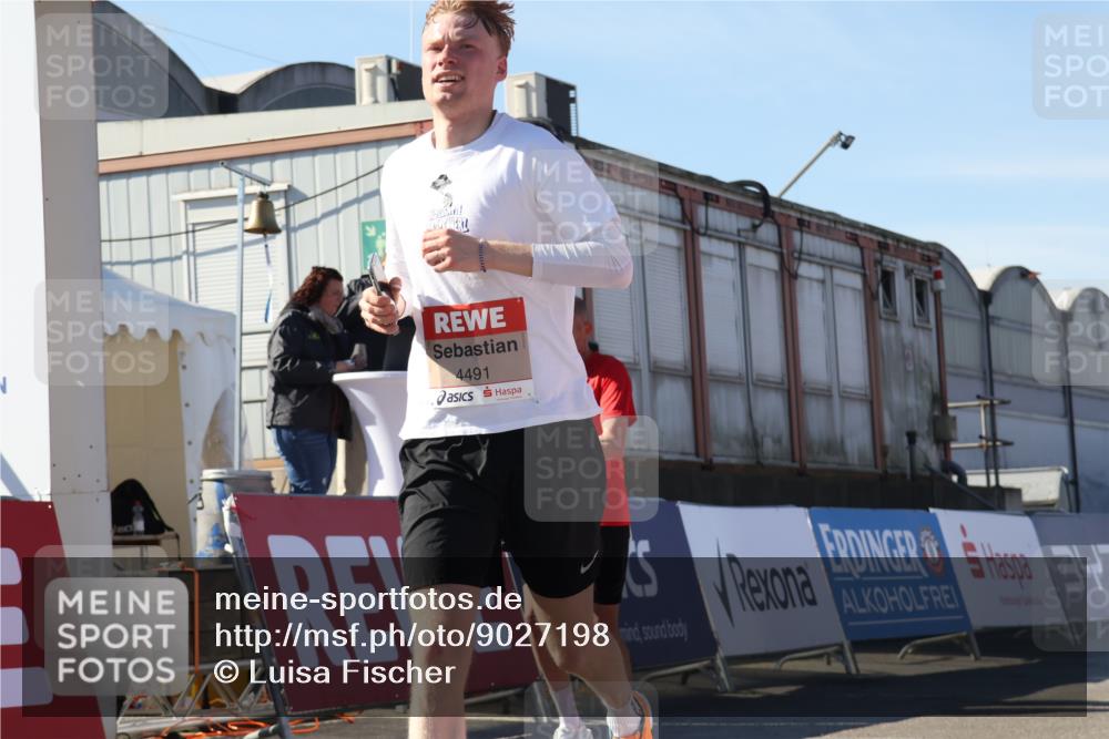 03.10.2025 - Köhlbrandbrückenlauf Luisa Fischer http://msf.ph/oto/9027198 03.10.2025 12:56:51 Ziel 4115, 4491, 5091, 5962, 6016 meine-sportfotos.de
