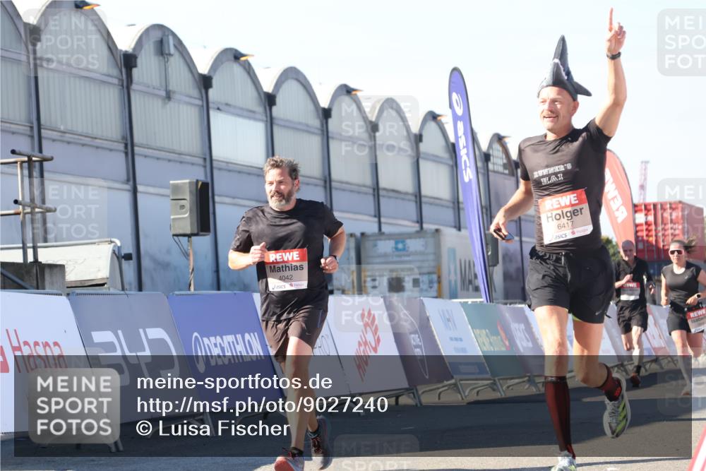 03.10.2025 - Köhlbrandbrückenlauf Luisa Fischer http://msf.ph/oto/9027240 03.10.2025 12:57:01 Ziel 4042, 4068, 4086, 4115, 4491, 5846, 6016, 6417 meine-sportfotos.de